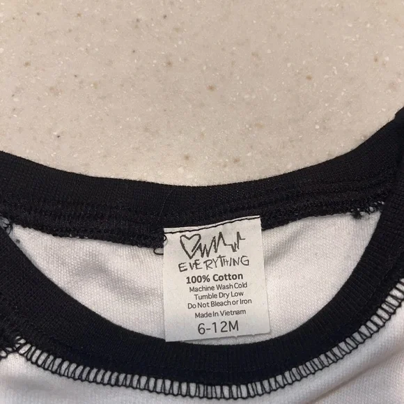 Love Beats Everything Baby Onesie - Black & White - NEW/NEVER WORN - Picture 3 of 3